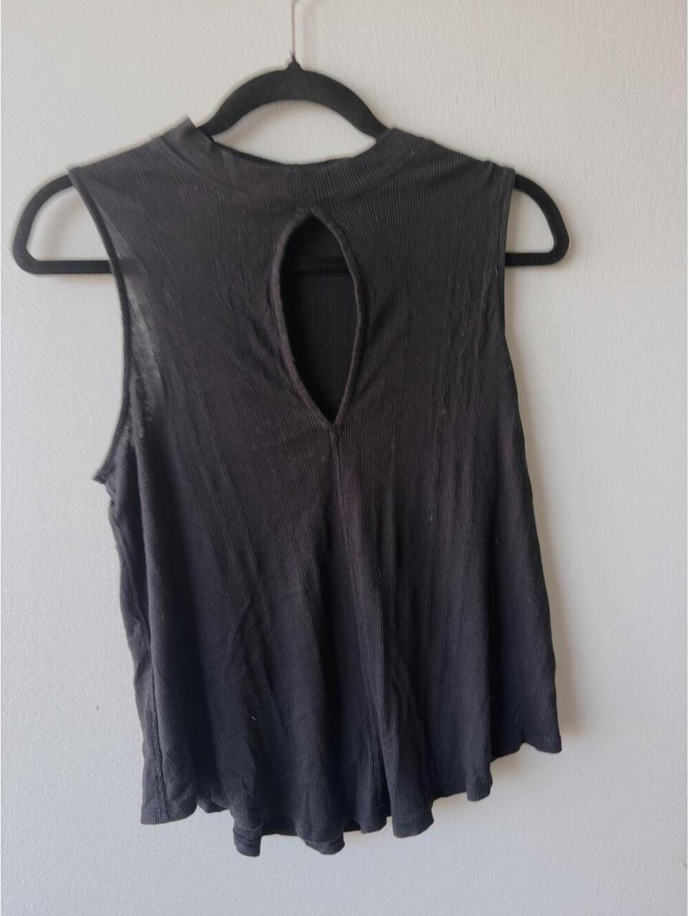 Free people Black ribbed knit tank top with keyhole cutout in the front